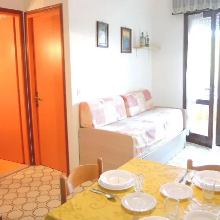 Daire Renewed Two-bedroom In - Beahost