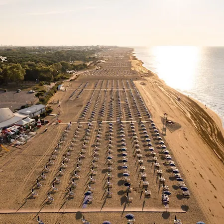 Renewed Two-bedroom In * 比比翁